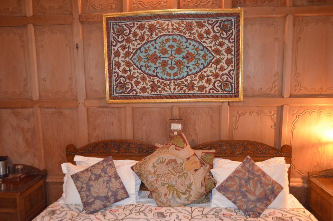 Hotel New Alexandra Houseboats 3*
