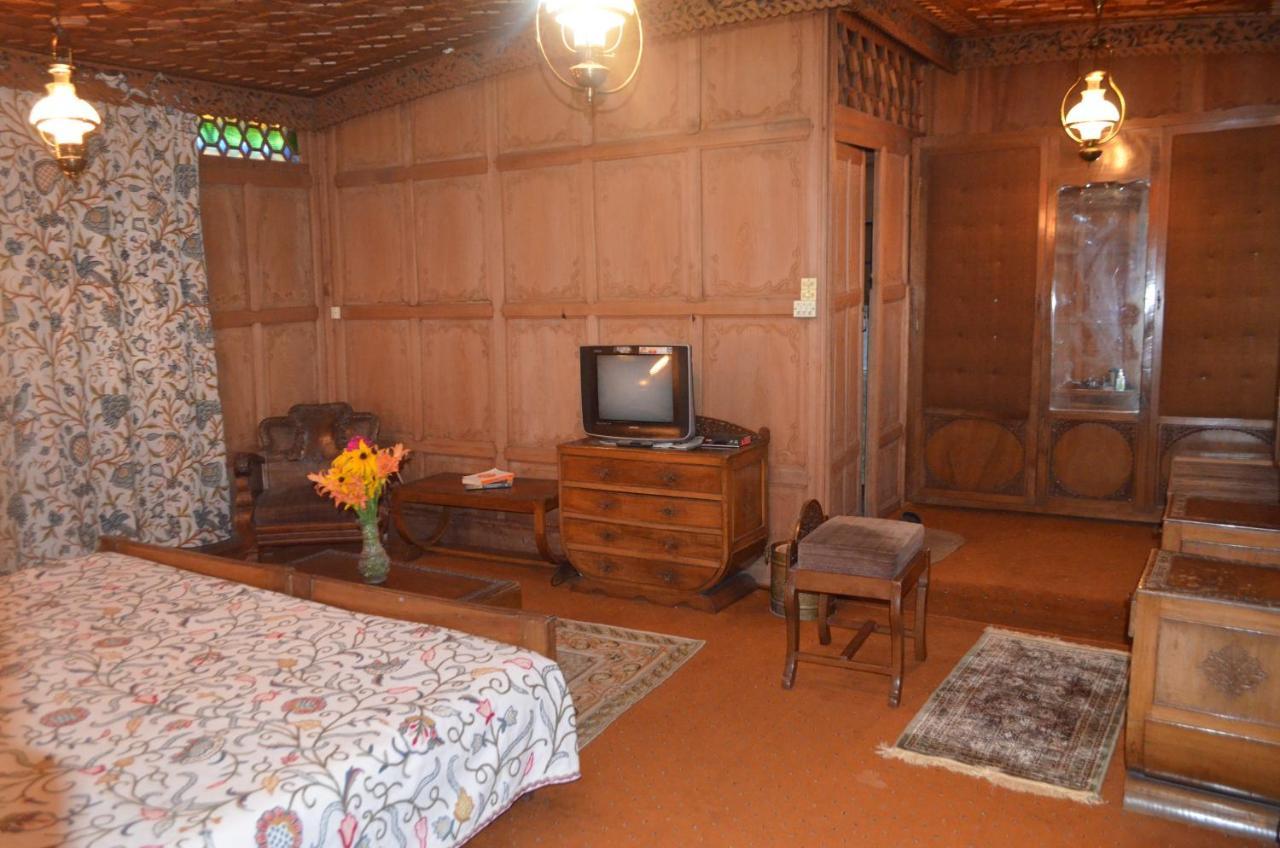 New Alexandra Houseboats Hotel 3*