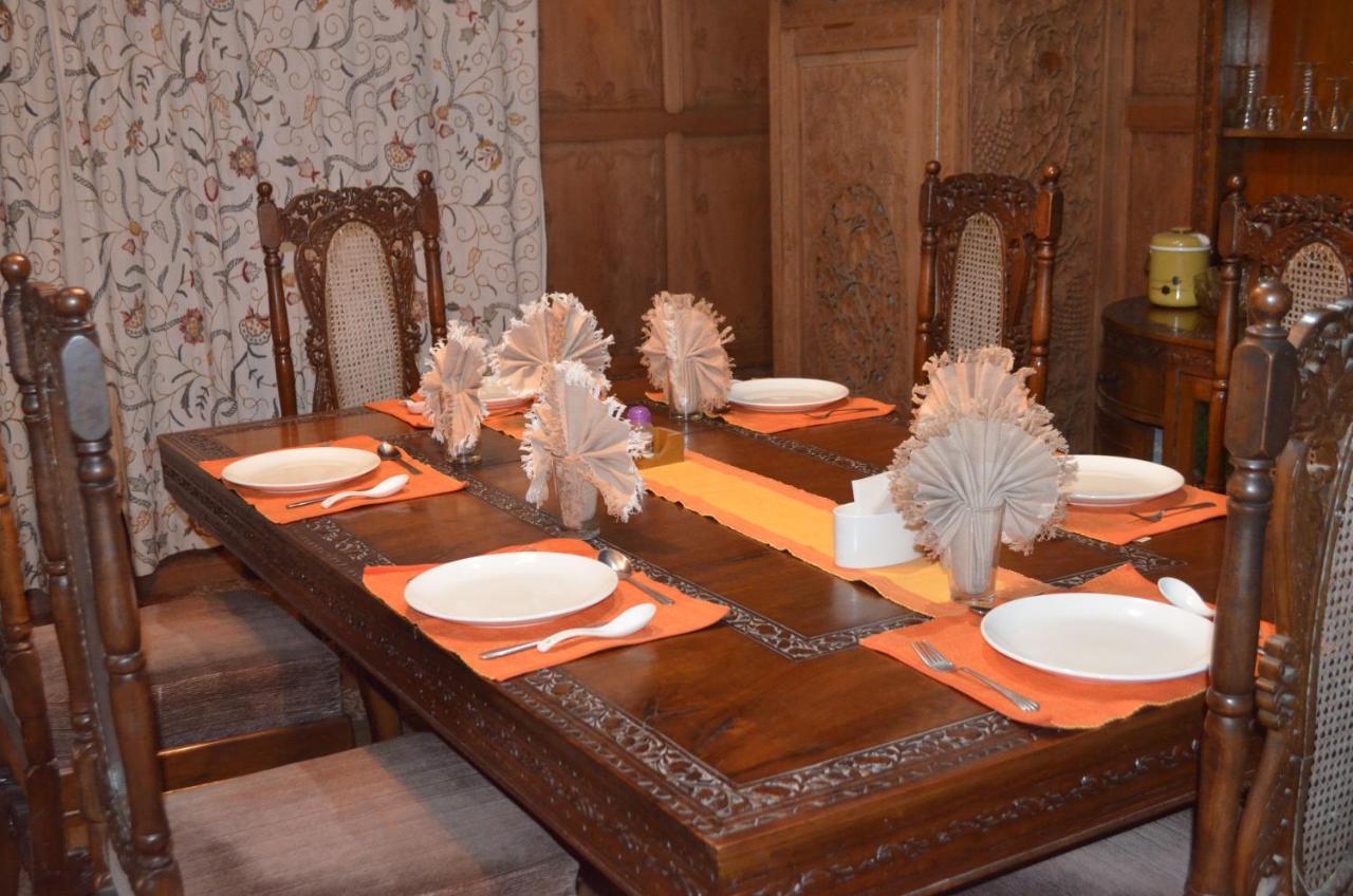 New Alexandra Houseboats Hotel Srinagar (Jammu and Kashmir)