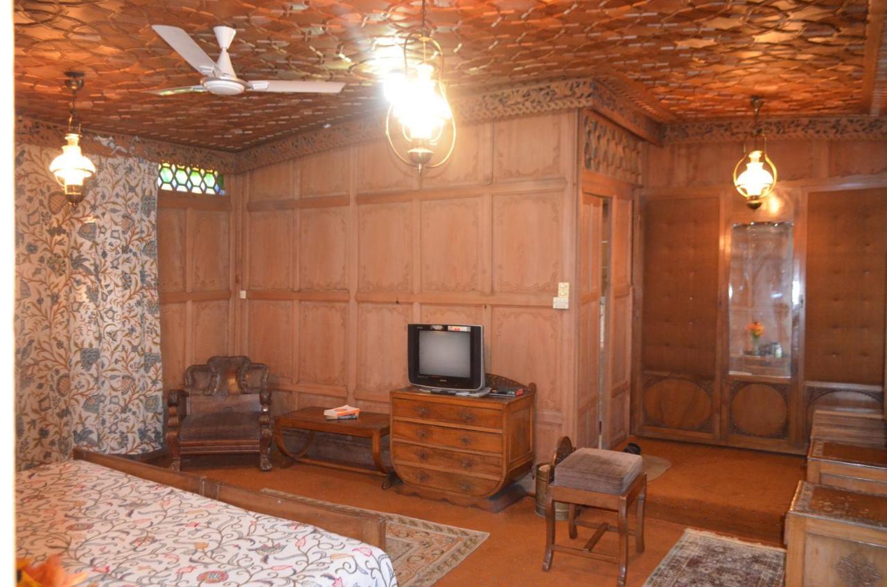 New Alexandra Houseboats Srinagar (Jammu and Kashmir)