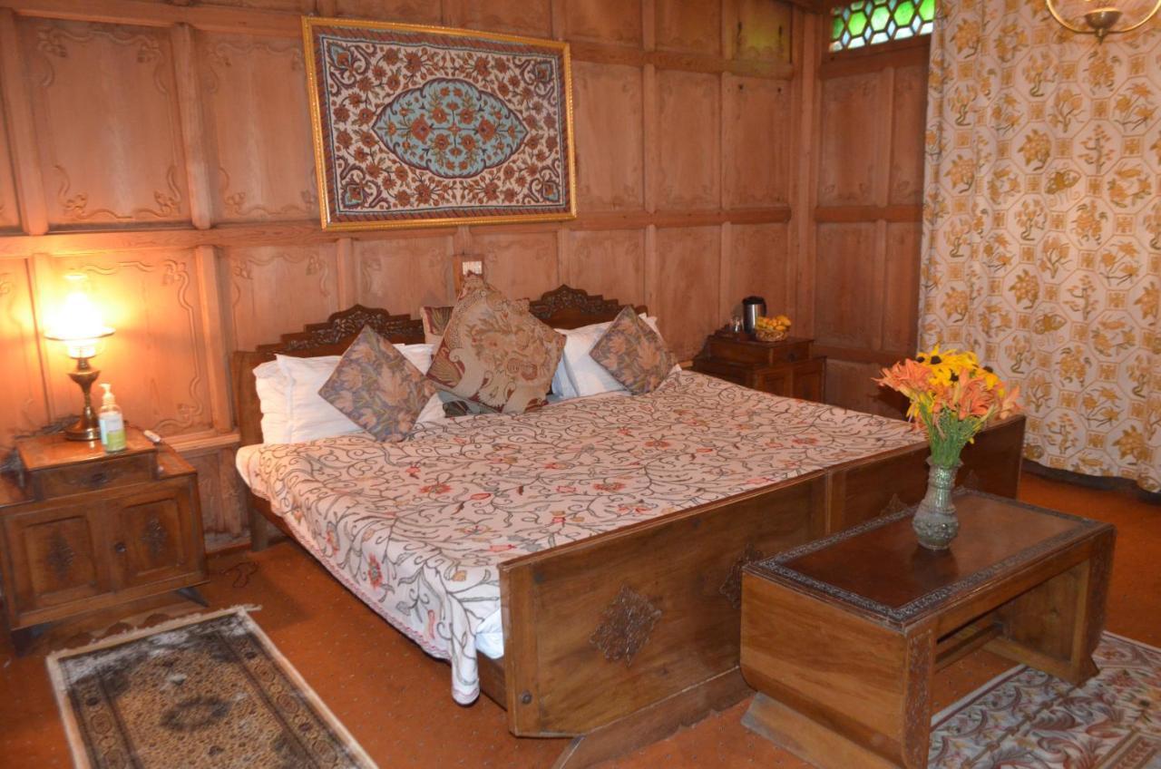 New Alexandra Houseboats Hotel 3*