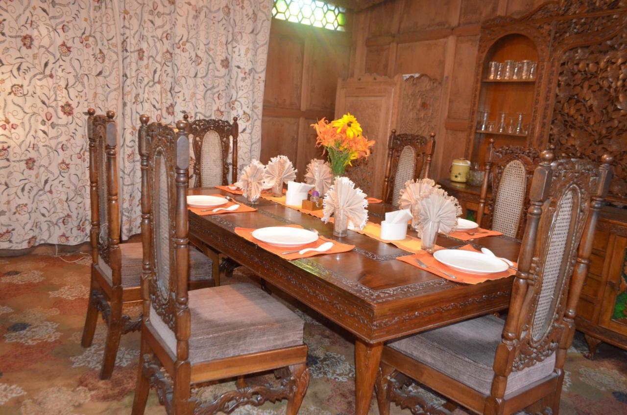 Hotel New Alexandra Houseboats Srinagar (Jammu and Kashmir)