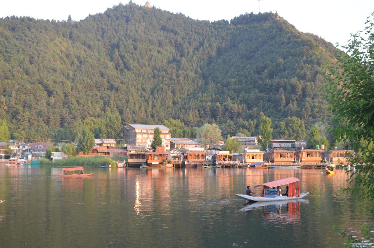 New Alexandra Houseboats 3*