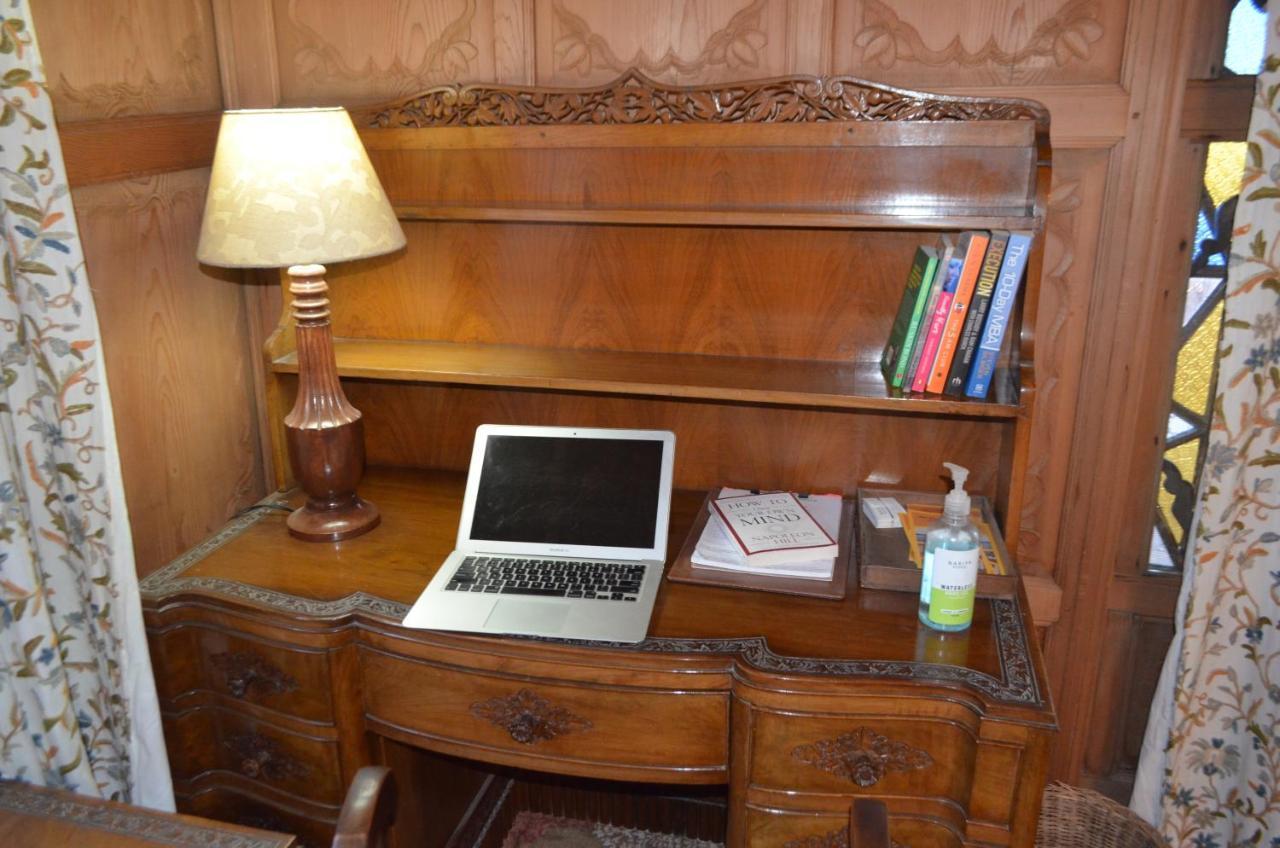 New Alexandra Houseboats Srinagar (Jammu and Kashmir)