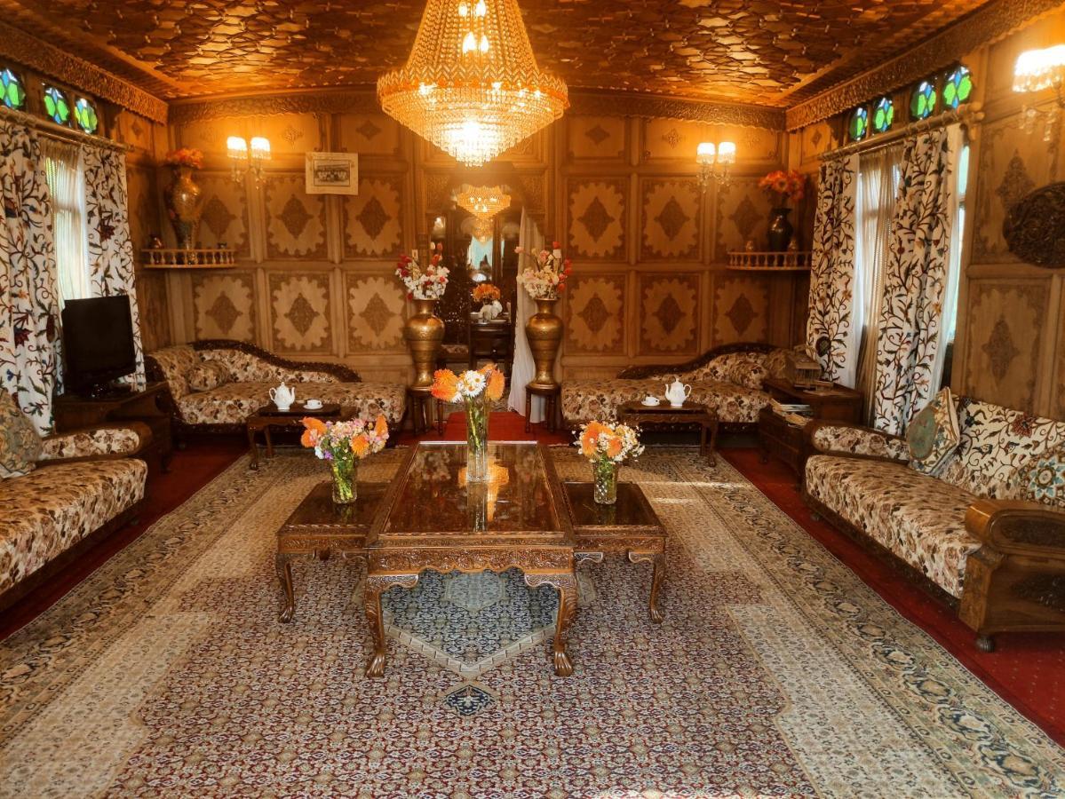 Heevan Houseboat Hotel *