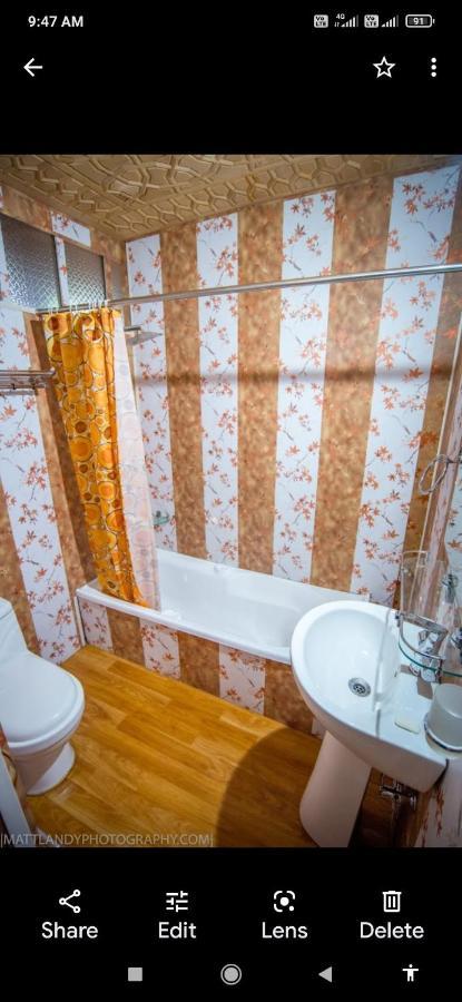 Young Beauty Star Houseboat * Srinagar (Jammu and Kashmir)