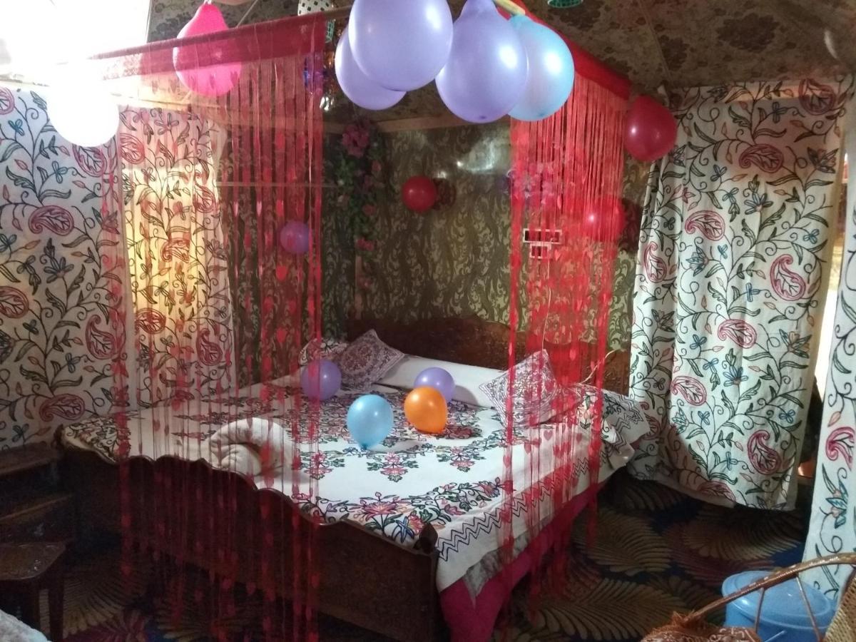 Houseboat King Of Kings Botel Srinagar (Jammu and Kashmir)