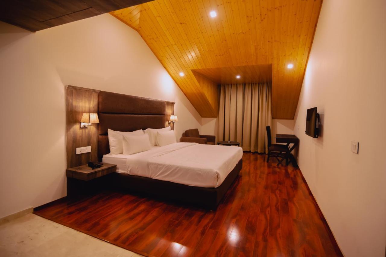 Hotel The Azara Srinagar (Jammu and Kashmir)