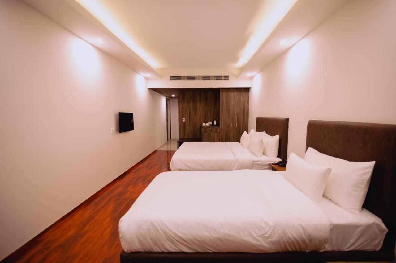 The Azara Hotel Srinagar (Jammu and Kashmir)