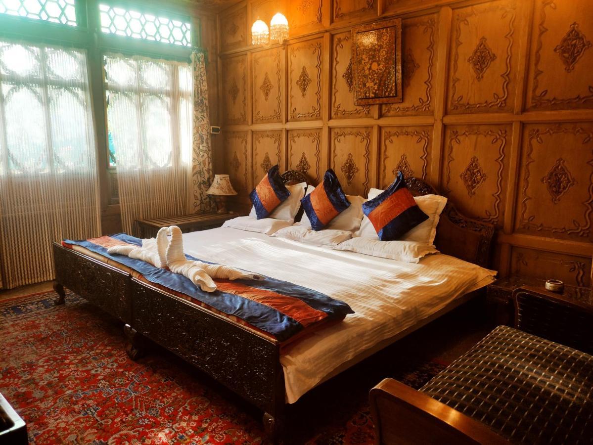 Heevan Houseboat Hotel Srinagar (Jammu and Kashmir)