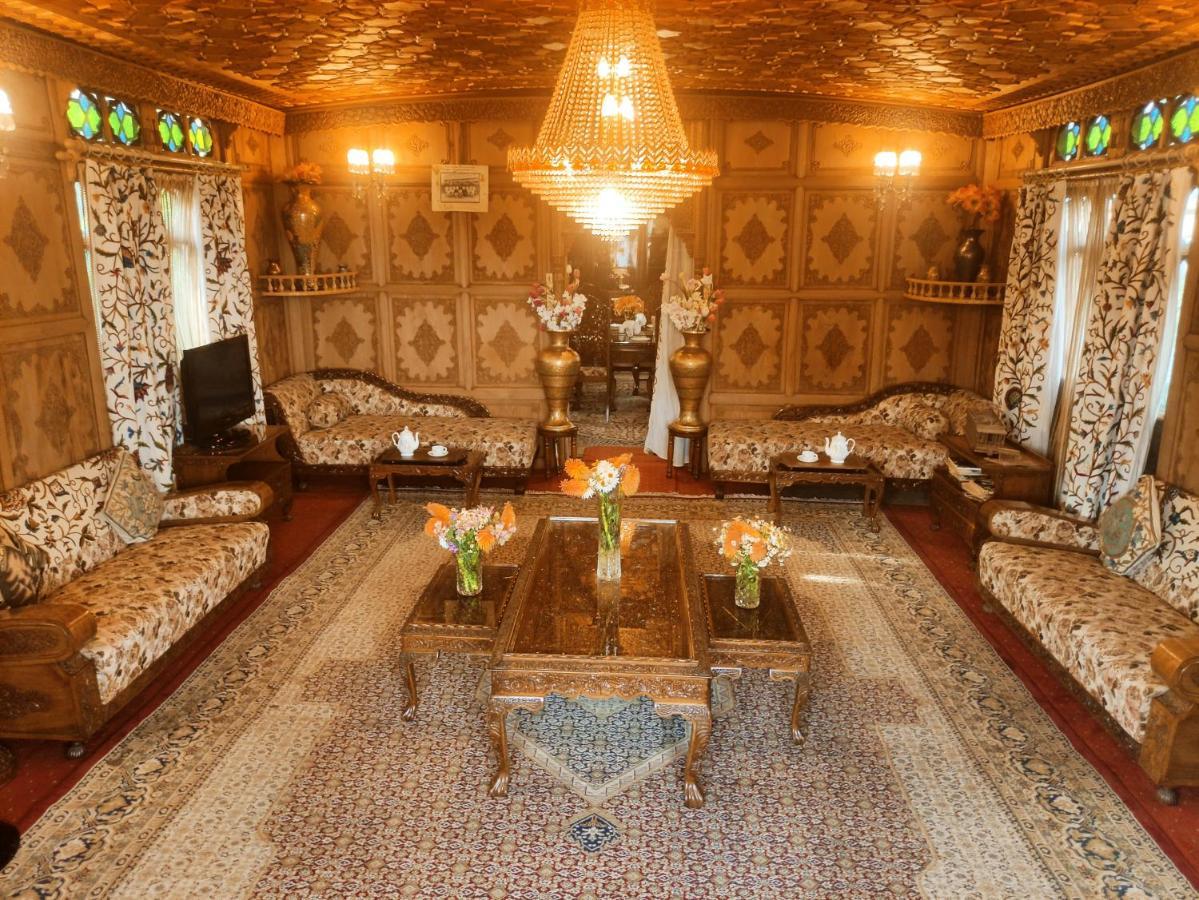 Heevan Houseboat Srinagar (Jammu and Kashmir)