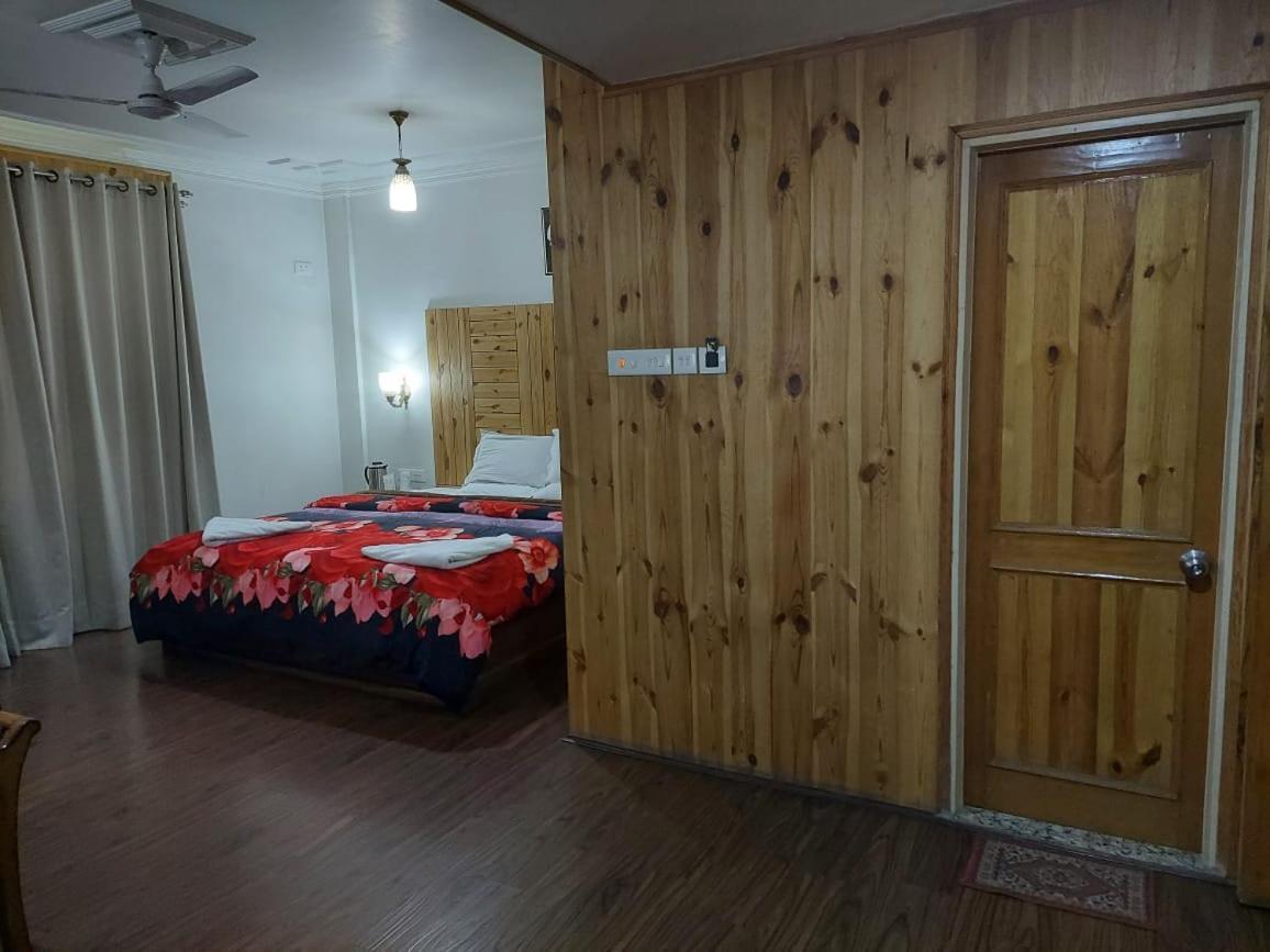 Hotel Grand Habib Srinagar (Jammu and Kashmir)