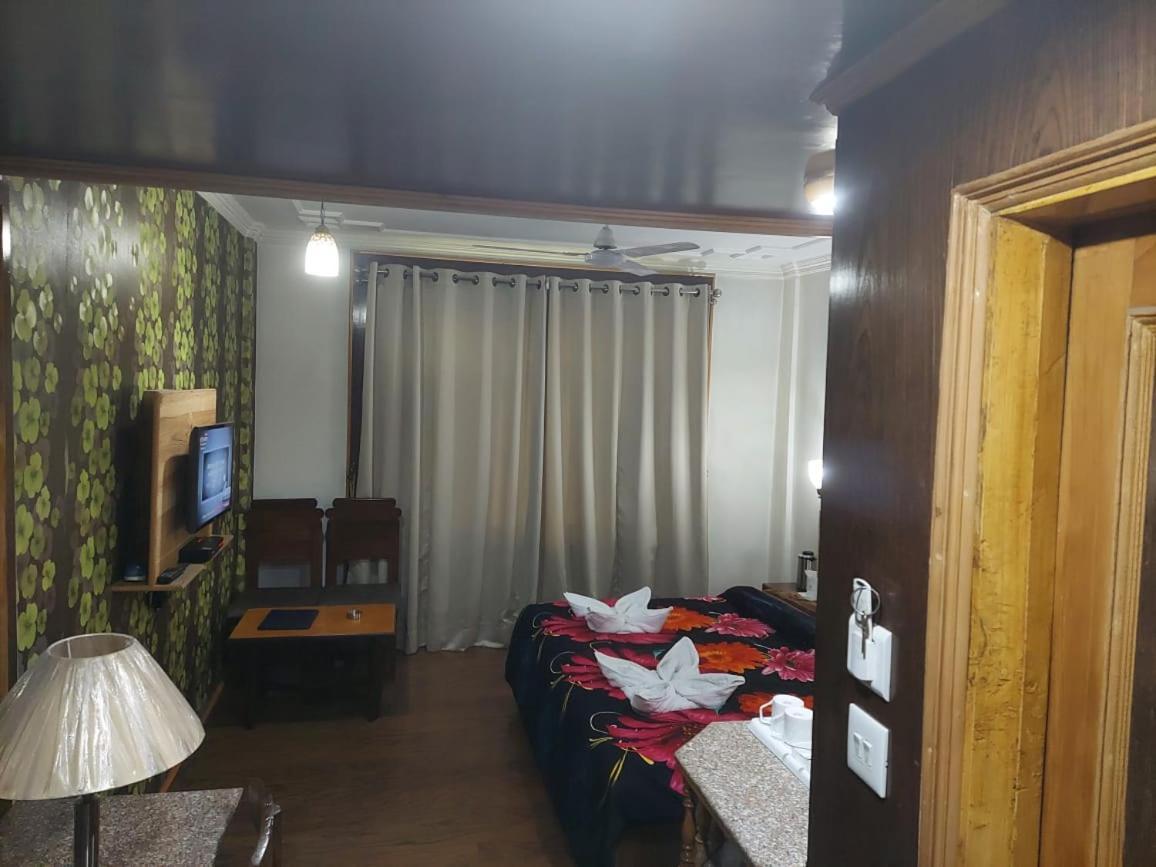 Hotel Grand Habib Srinagar (Jammu and Kashmir)