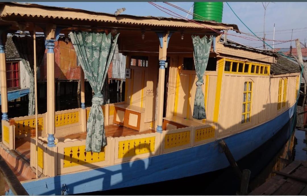 Houseboat Moon Of Kashmir Srinagar (Jammu and Kashmir)
