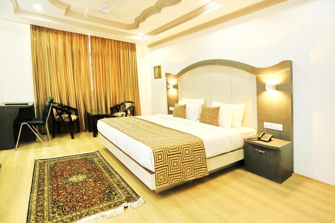 Crown Plaza Residency 3* Srinagar (Jammu and Kashmir)