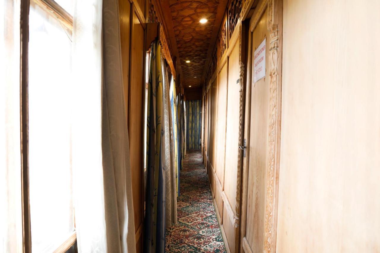 Hotel Oyo New Lucifer House Boat