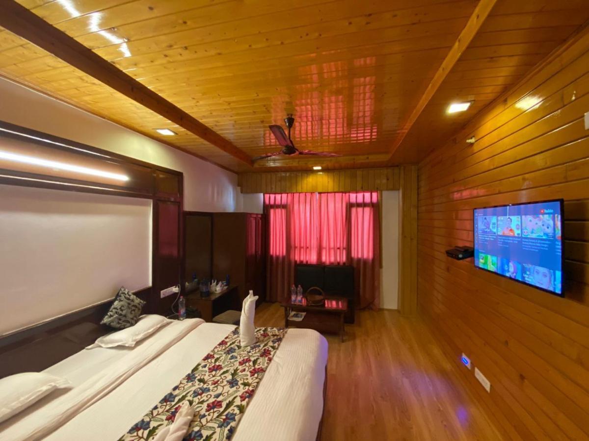 Regal Palace 3*