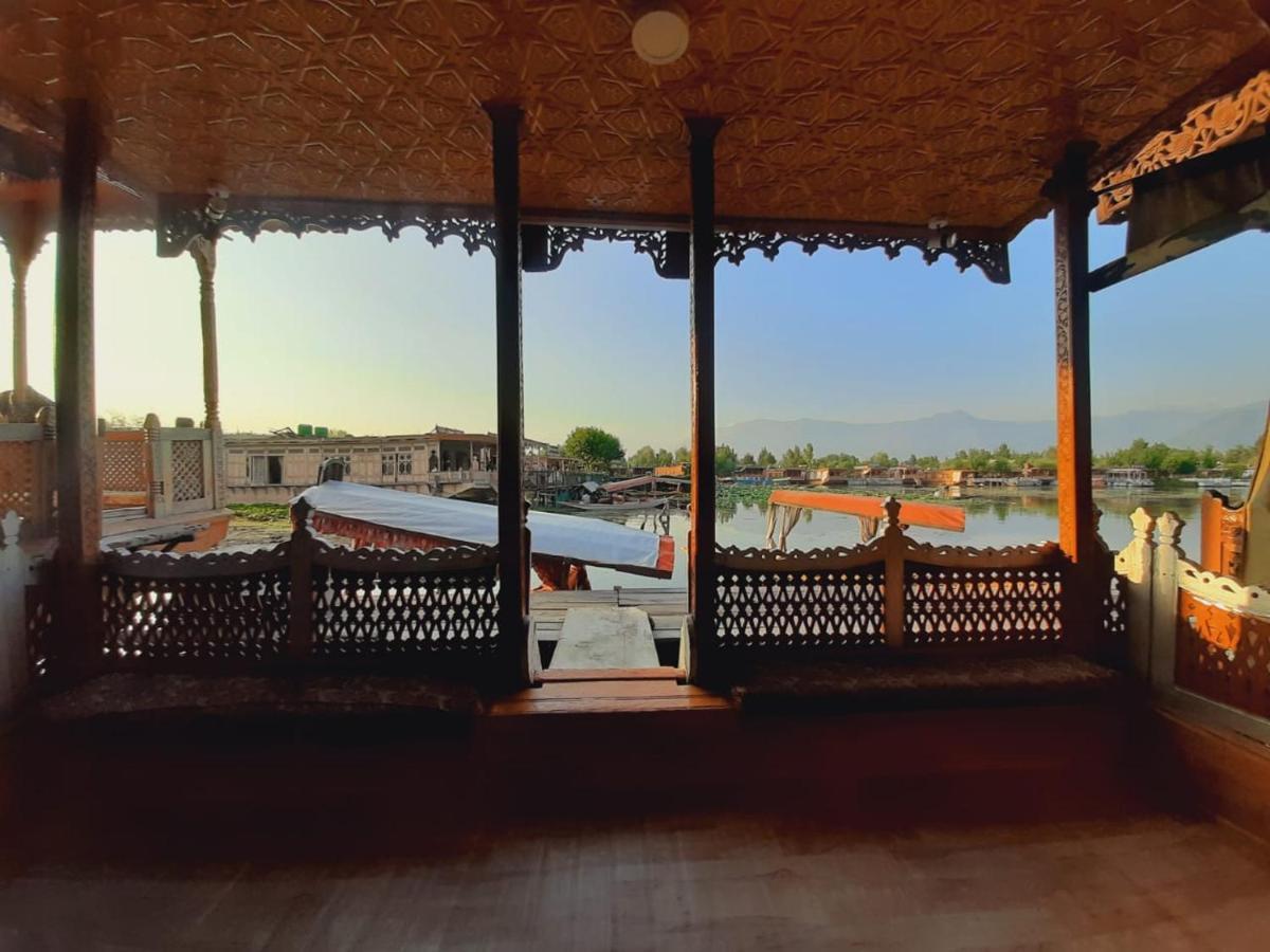 Young Shahzada Group Of Houseboats Srinagar (Jammu and Kashmir)