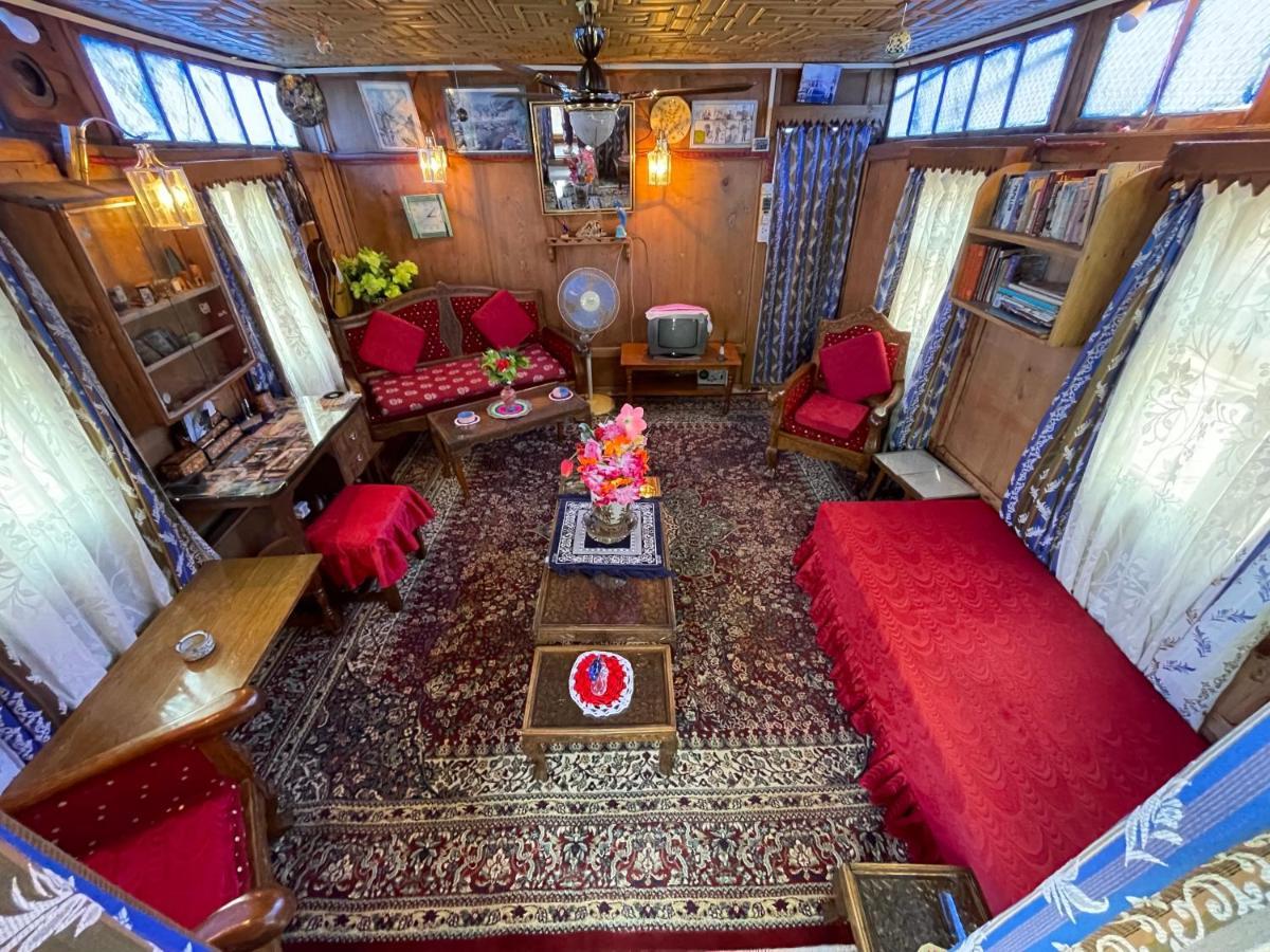 Houseboat Blue Dolphin Srinagar (Jammu and Kashmir)