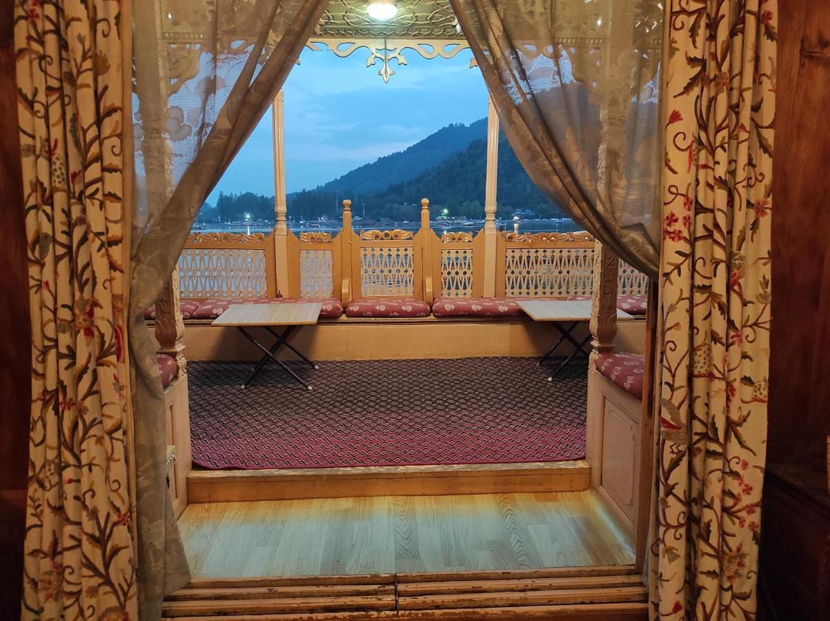 Houseboat Sheikh Palace 4* Srinagar (Jammu and Kashmir)