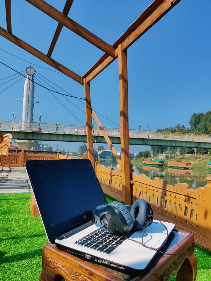 The Shelter Group Of Houseboats & Tour Organiser Botel 3*