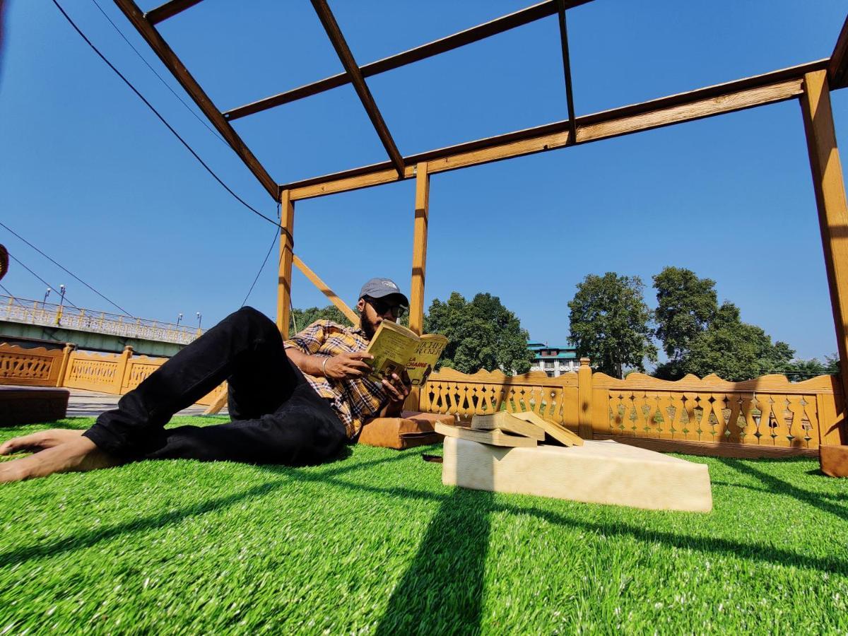 The Shelter Group Of Houseboats & Tour Organiser 3* Srinagar (Jammu and Kashmir)