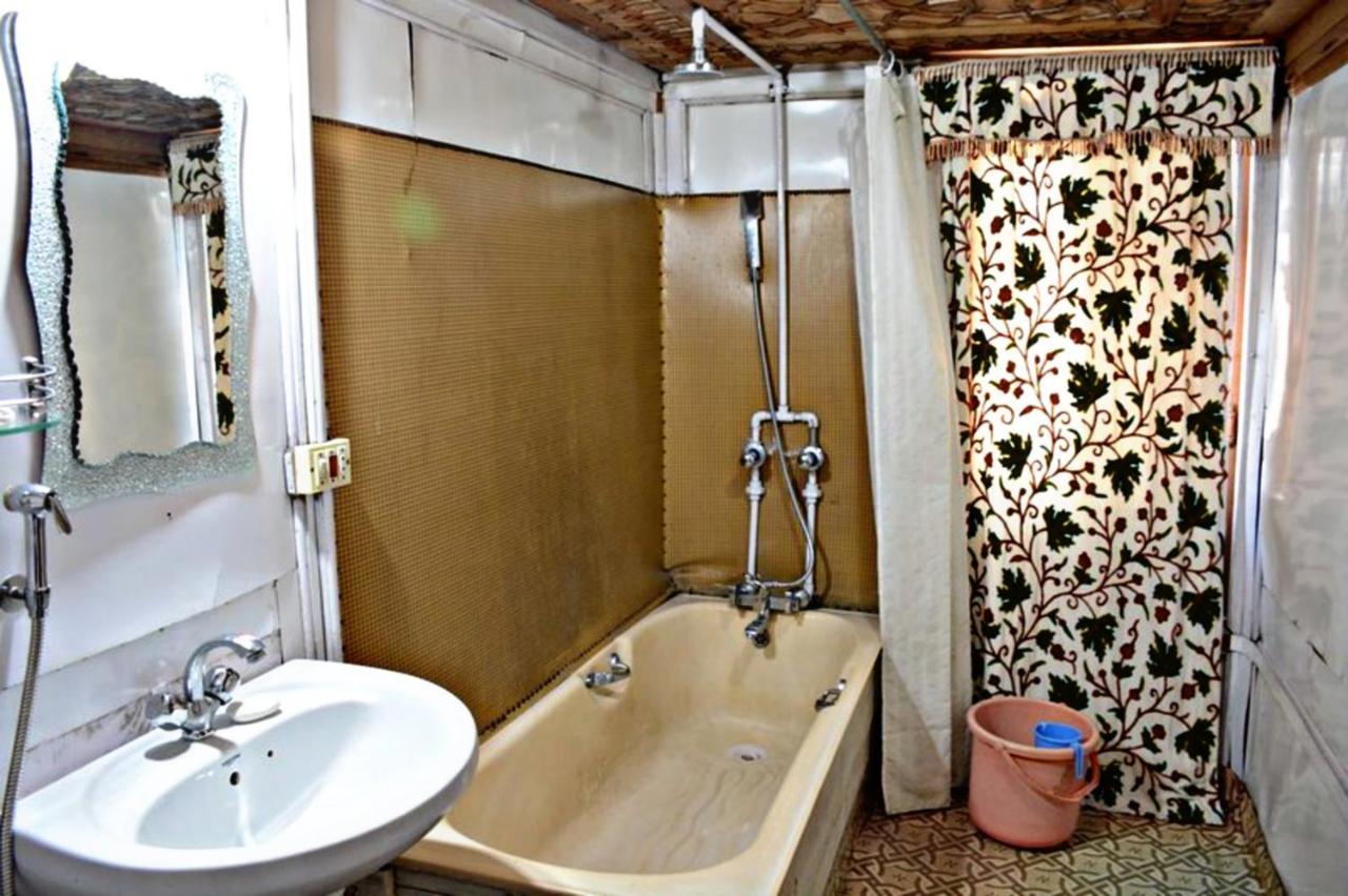 Houseboat Sheikh Palace