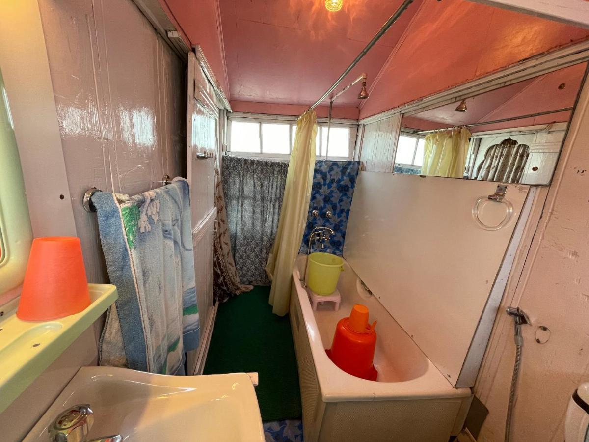 Houseboat Blue Dolphin *
