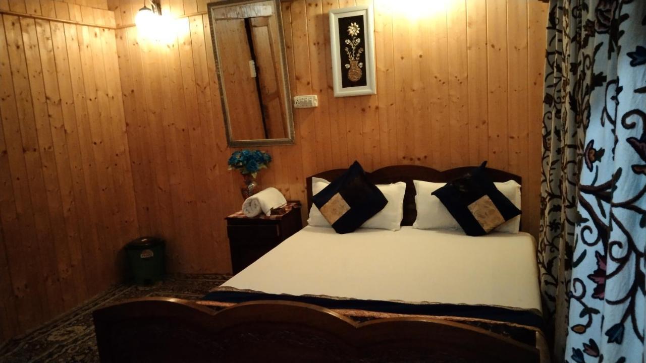 Botel Houseboat New Suzan 4*