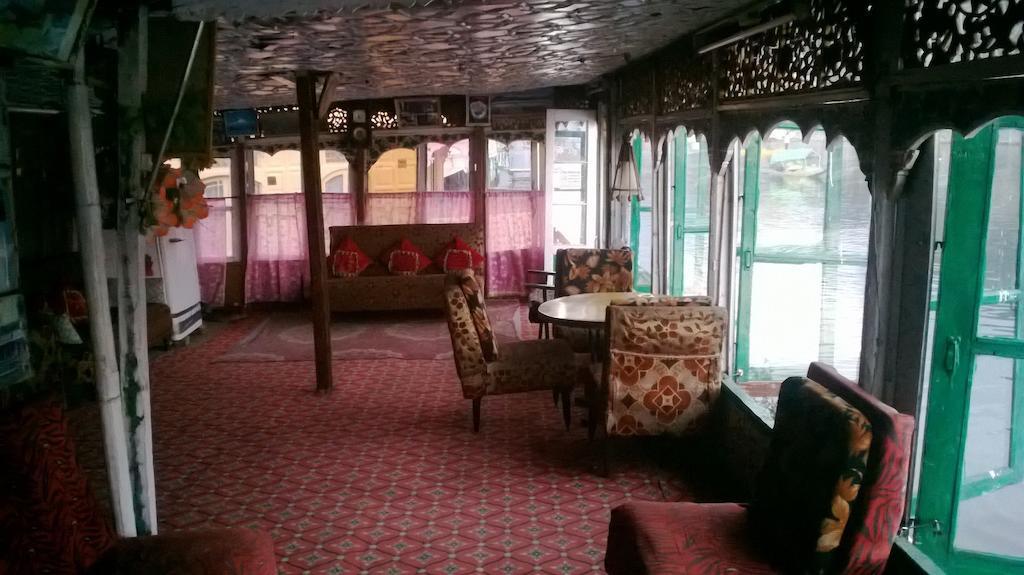 Island * Srinagar (Jammu and Kashmir)
