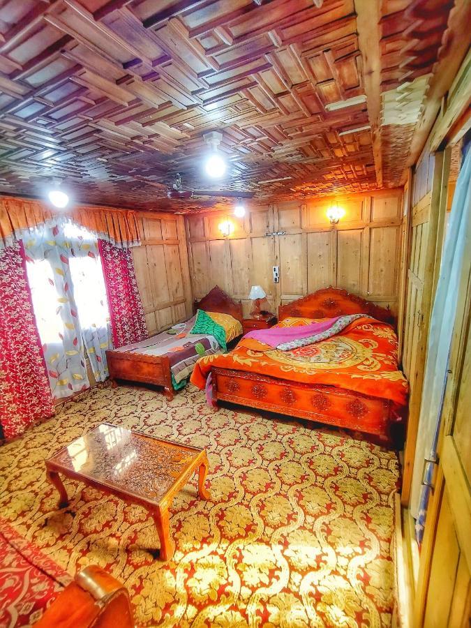 Raja'S Palace Houseboat - Kashmir Srinagar (Jammu and Kashmir)
