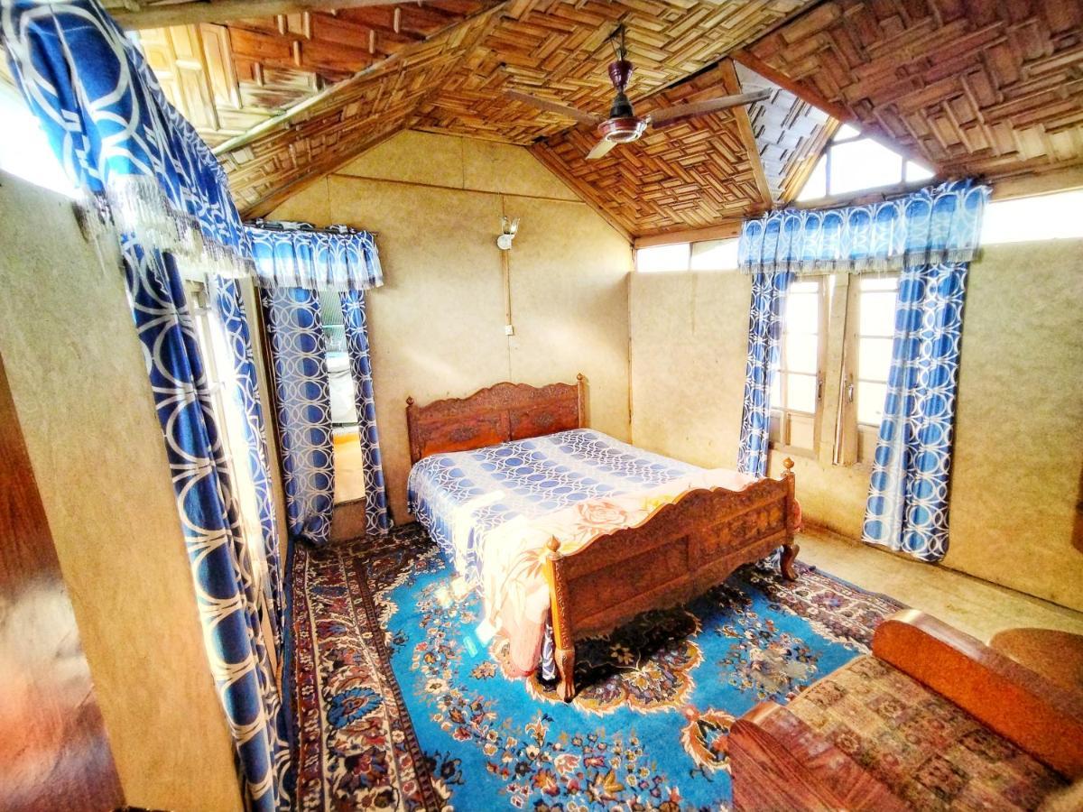 Botel Raja'S Palace Houseboat - Kashmir *