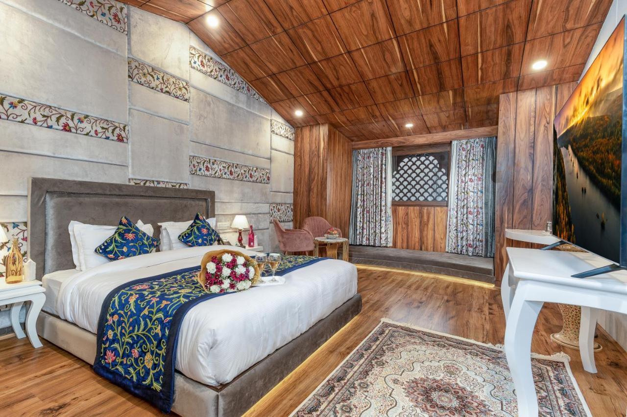 Snowland, Hotel