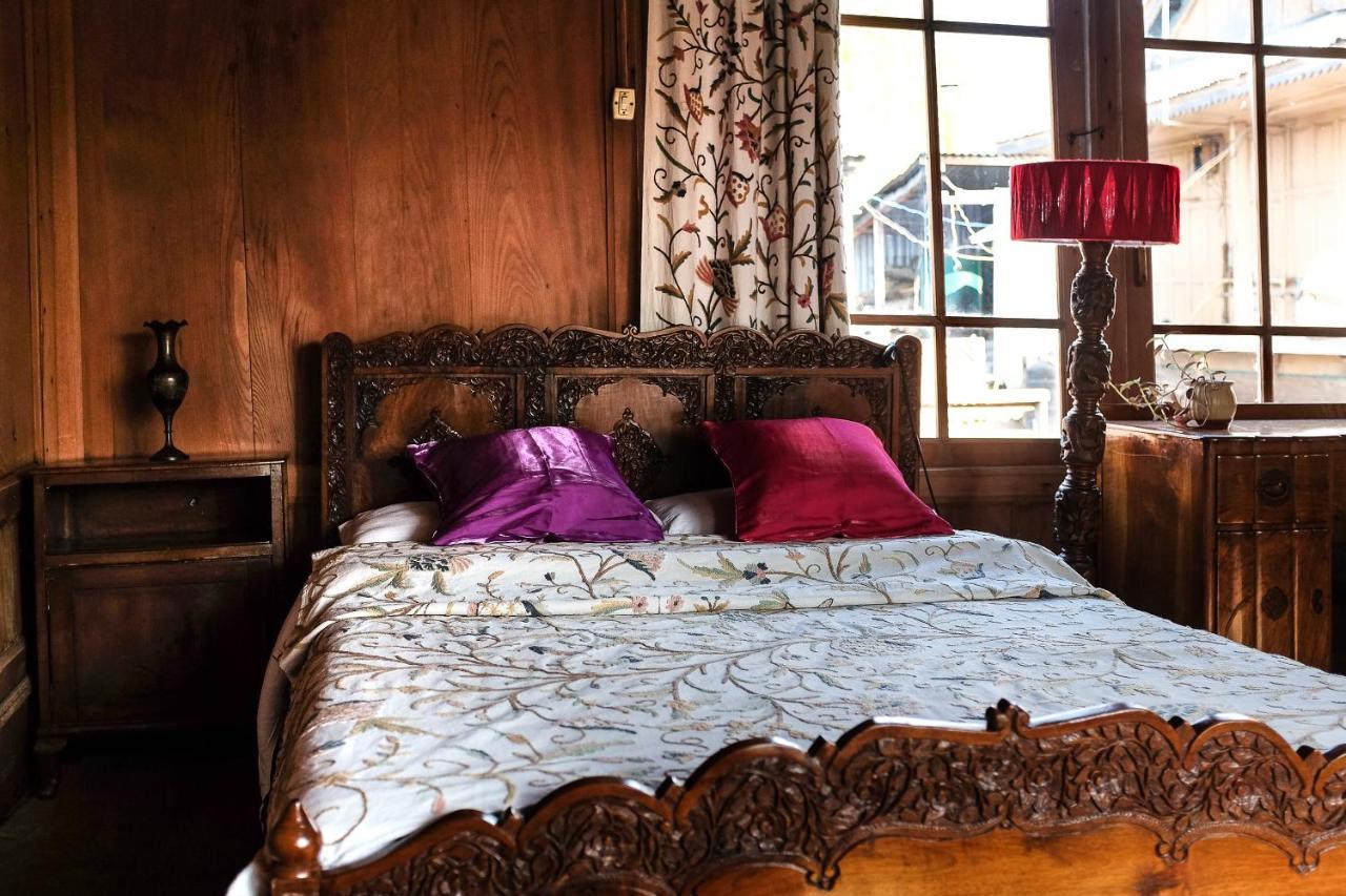Omar Khayam Houseboat Retreat Srinagar (Jammu and Kashmir)