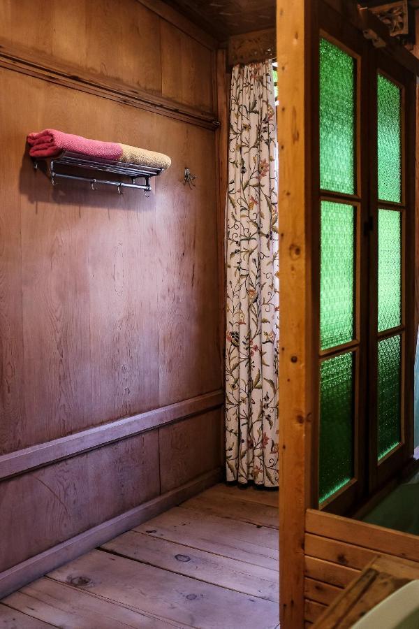 Bed & Breakfast Omar Khayam Houseboat Retreat