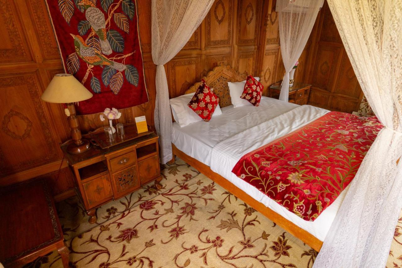 Wangnoo Heritage Houseboats 4* Srinagar (Jammu and Kashmir)