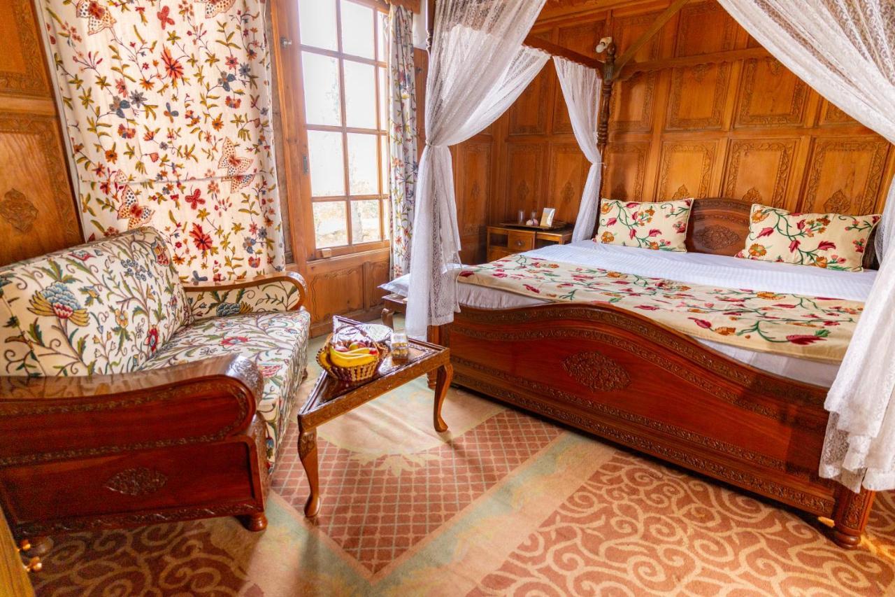 Wangnoo Heritage Houseboats Srinagar (Jammu and Kashmir)