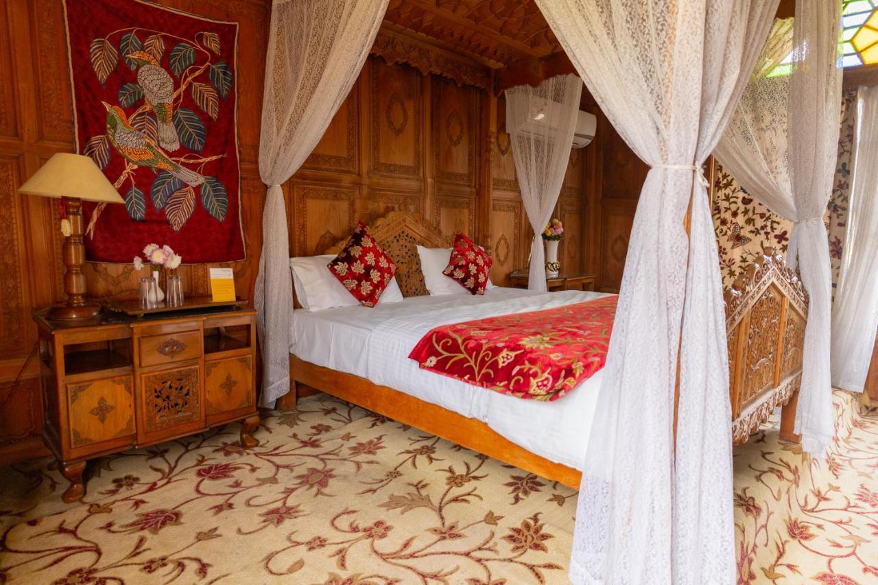 Wangnoo Heritage Houseboats Hotel 4*