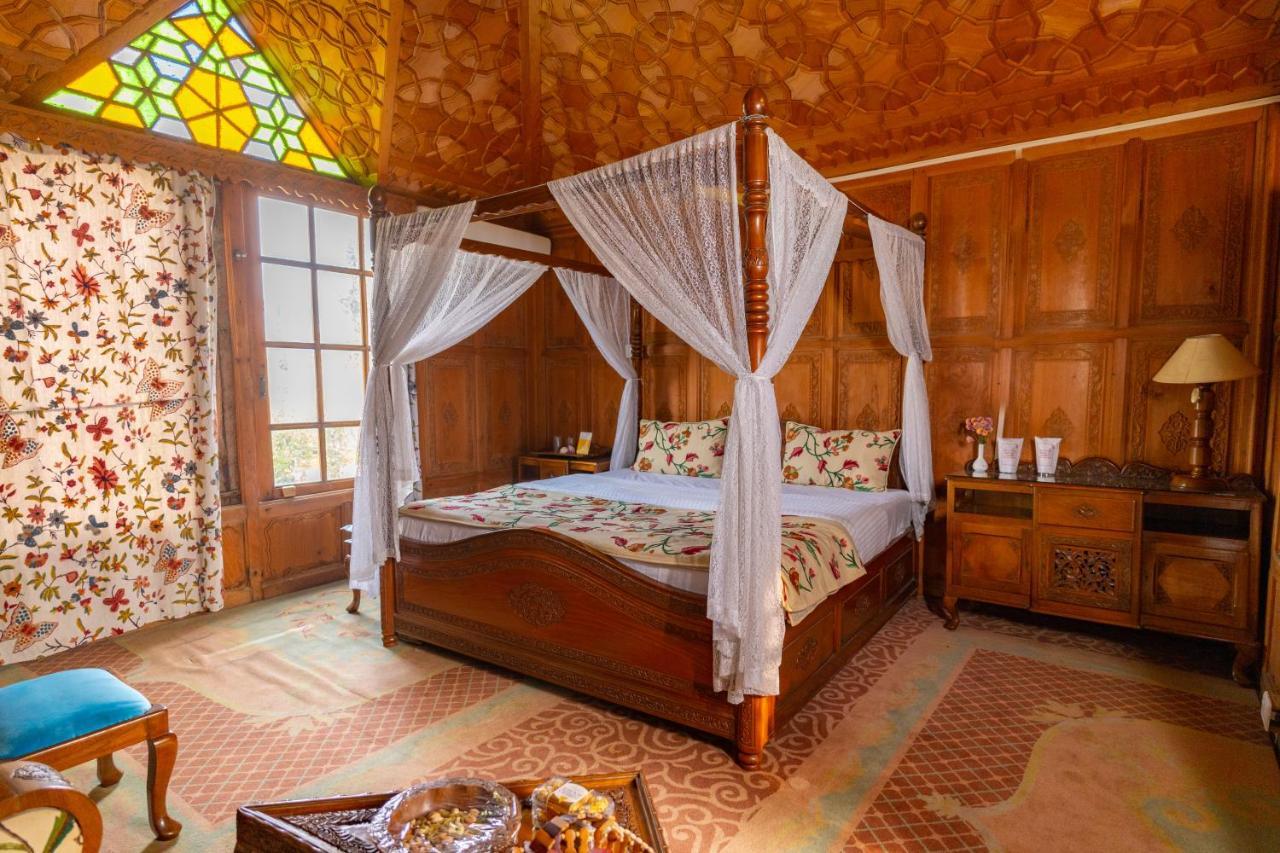 Wangnoo Heritage Houseboats 4* Srinagar (Jammu and Kashmir)