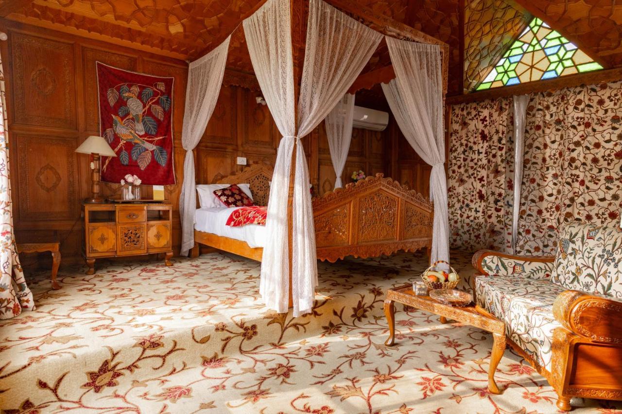 Wangnoo Heritage Houseboats 4* Srinagar (Jammu and Kashmir)
