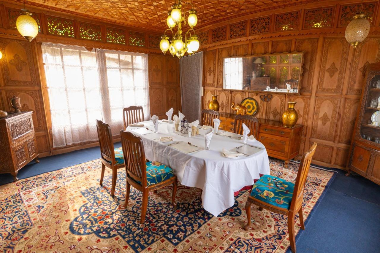 Hotel Wangnoo Heritage Houseboats 4*