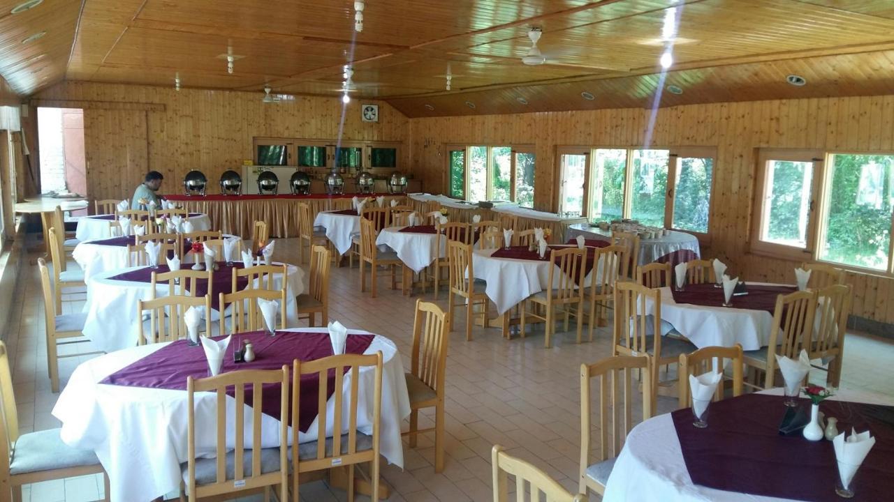 Hotel Wangnoo Heritage Houseboats 4*