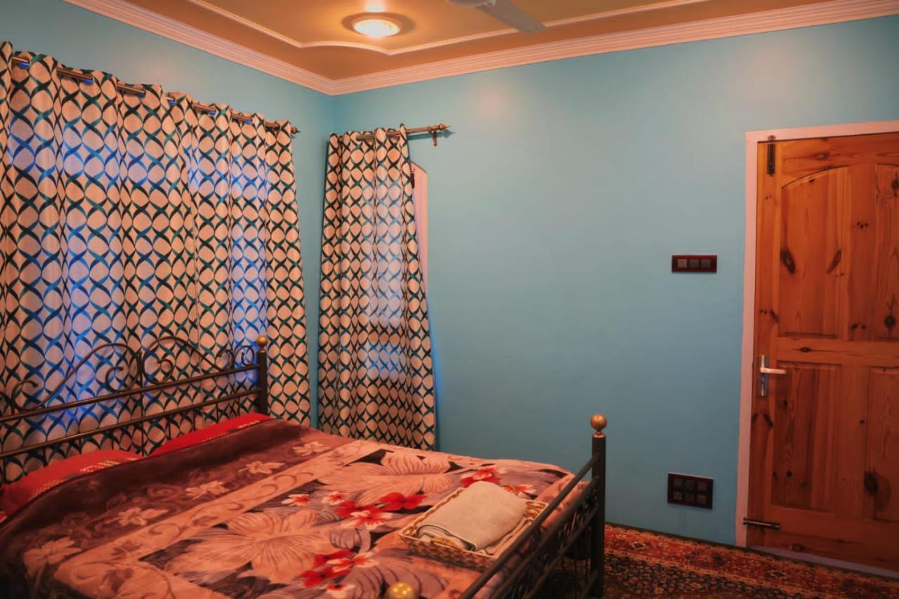 Bed & Breakfast Urban Den Srinagar (Jammu and Kashmir)
