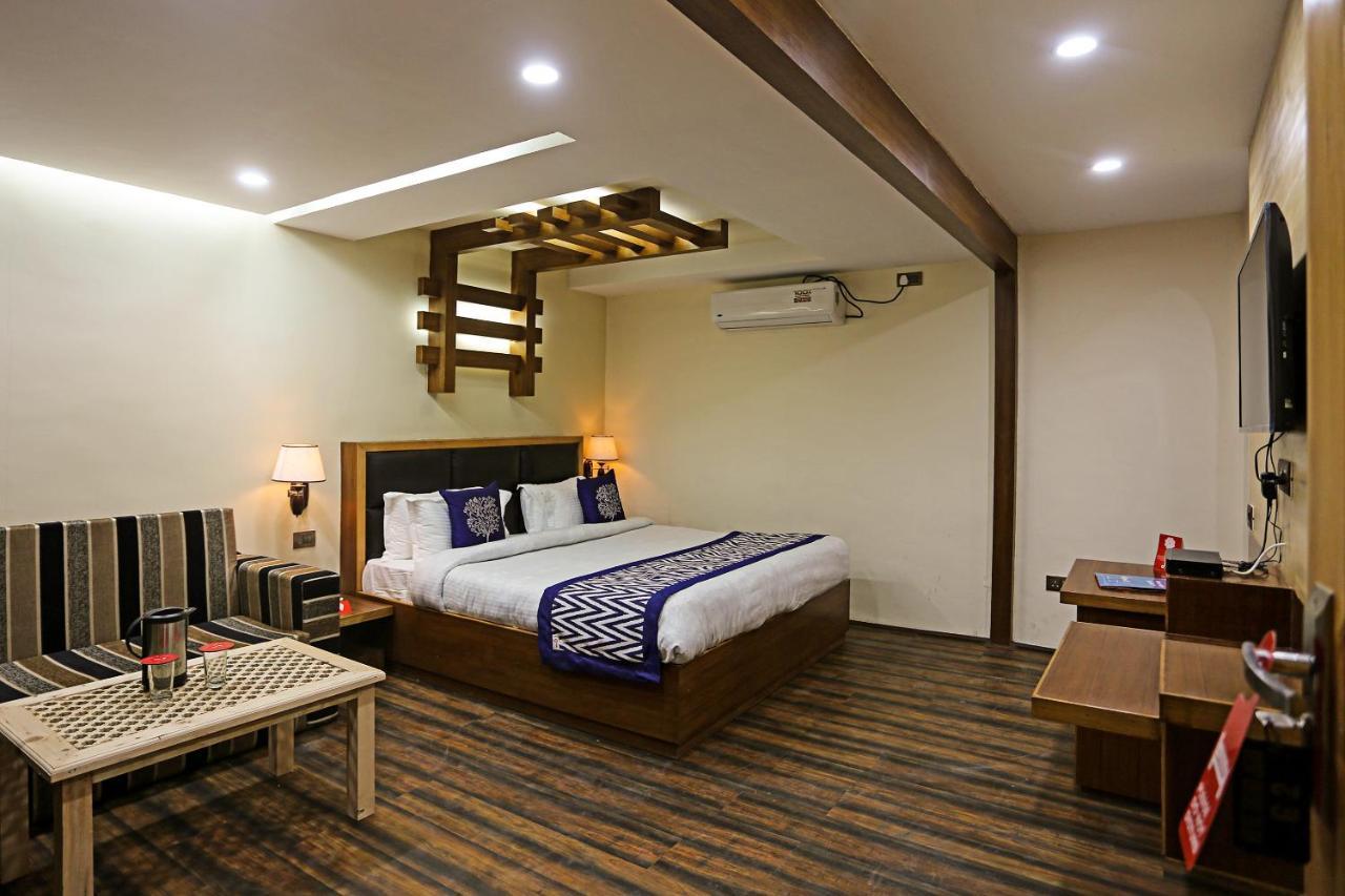 Collection O 6035 Grand Jigar Hotel