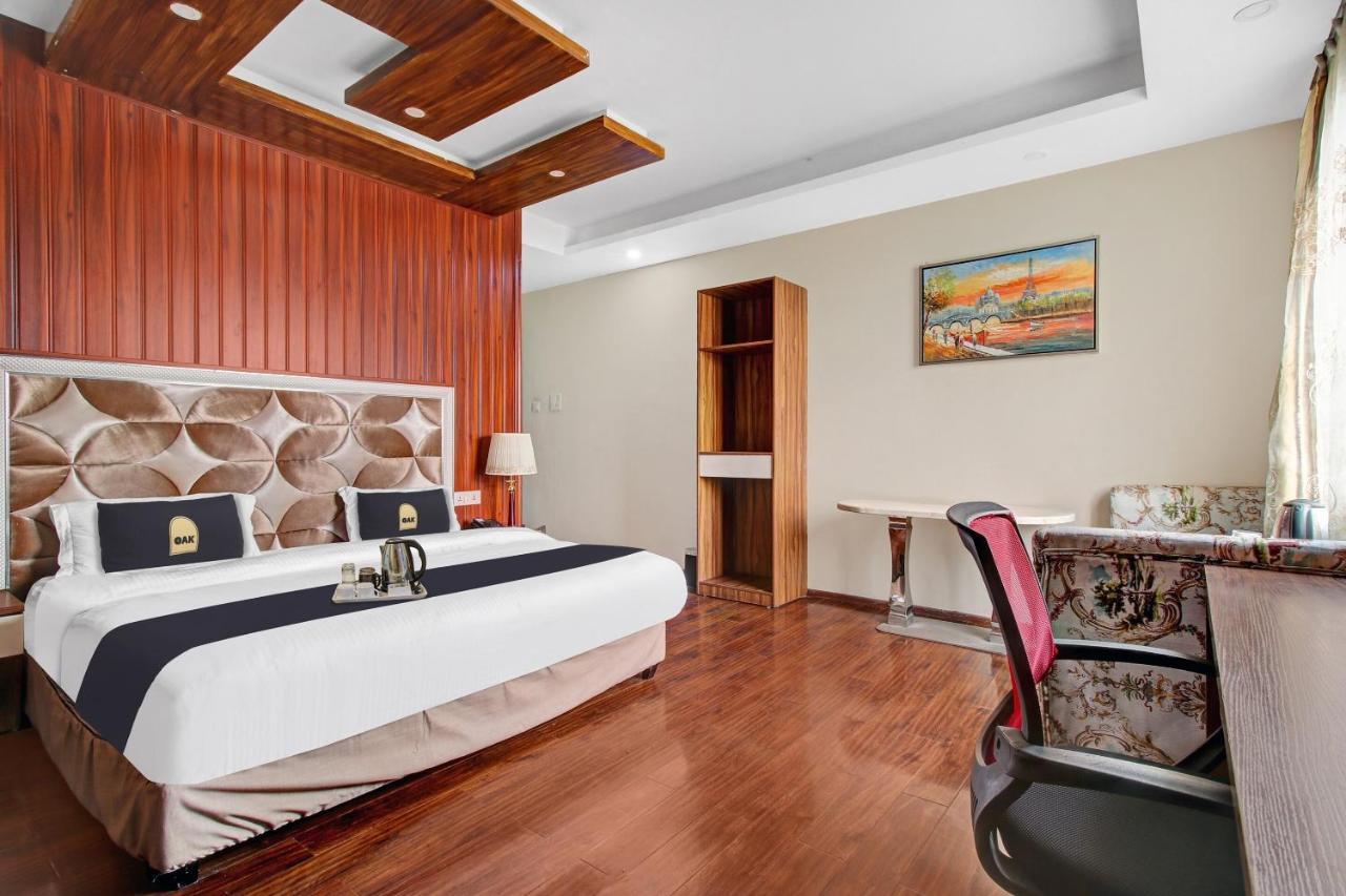 Hotel Townhouse Oak The Saffron Srinagar (Jammu and Kashmir)