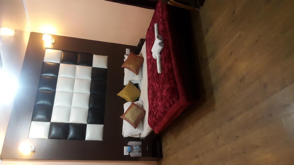 Inn New Srinagar (Jammu and Kashmir)