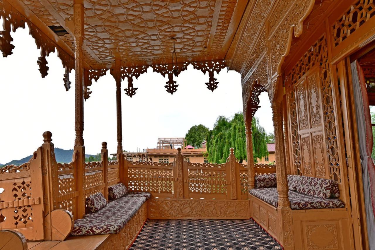 Houseboat Inshallah Botel