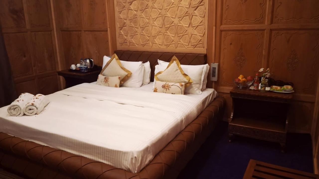Hotel Luxury Prince Of Kashmir Srinagar (Jammu and Kashmir)