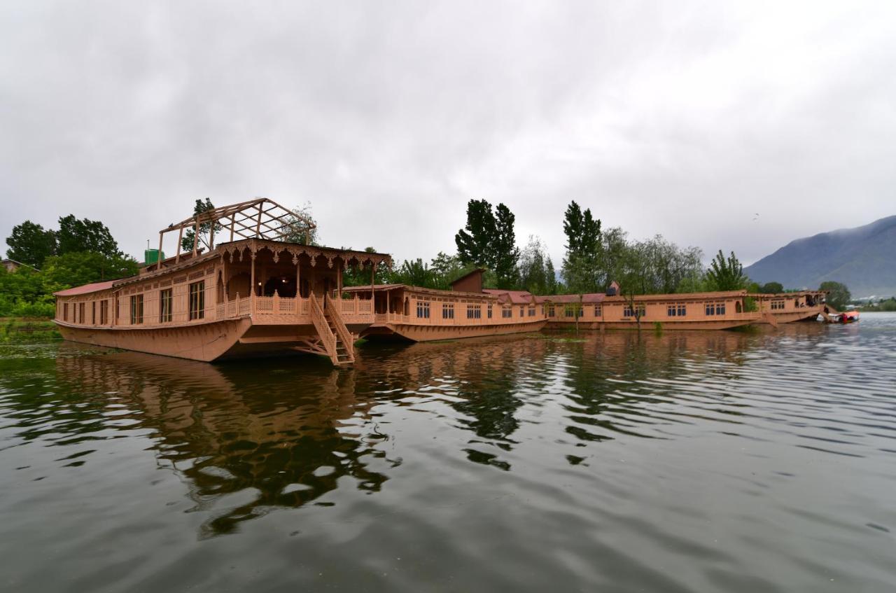 Houseboat Inshallah 4*