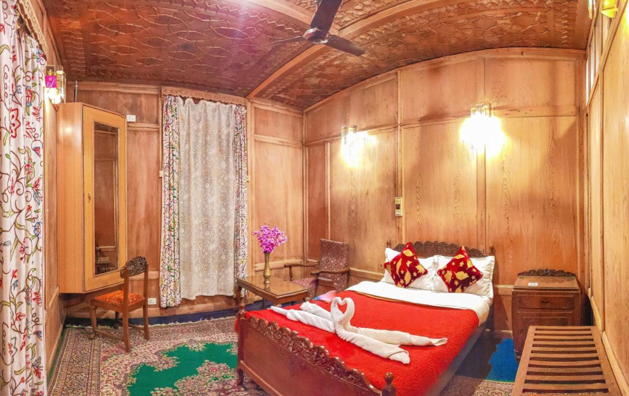 Dal Heritage Houseboat New Manila Srinagar (Jammu and Kashmir)